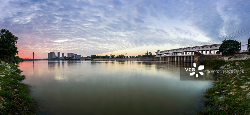 秋日晨光中的涡河和三桥及涡河涡阳节制闸+安徽涡阳图片素材
