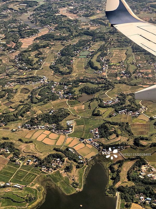 鸟瞰祖国大好山川低空飞机隔窗抓拍图片素材