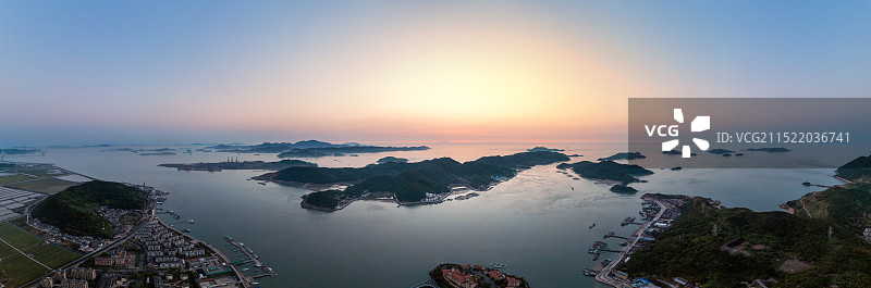 浙江省舟山群岛第一大镇六横岛舟山市普陀区六横镇阿拉海城堡日出全景图图片素材