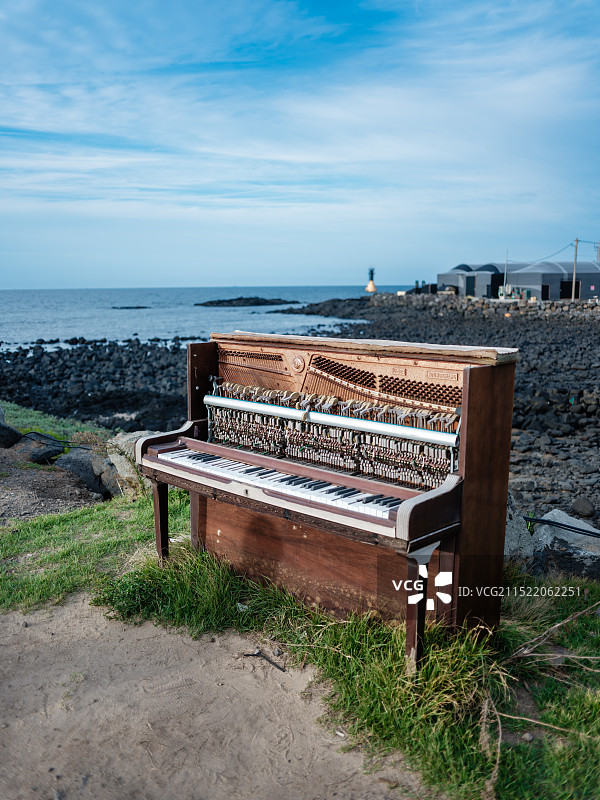 破旧钢琴图片素材