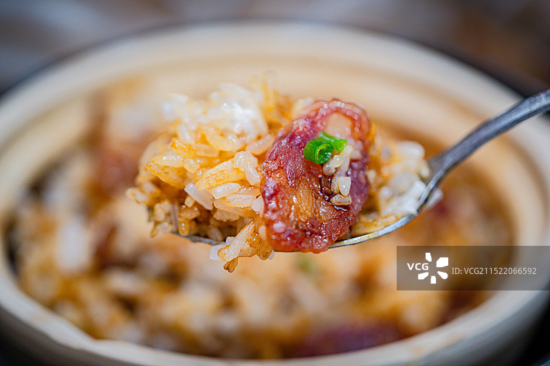 广东特色小吃香肠煲仔饭图片素材