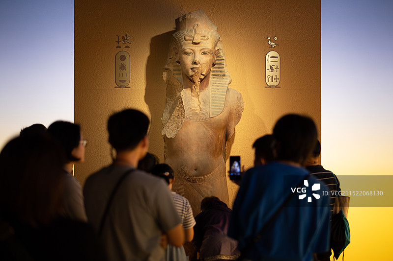 金字塔之巅：古埃及文明大展鉴赏图片素材