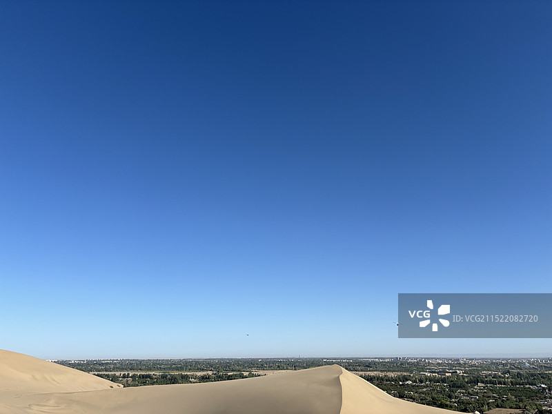 月牙泉的天空/甘肃敦煌图片素材