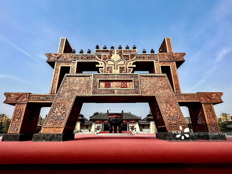 中华郡皇帝祠牌楼，该馆是以黄帝文化为主题的历史博物馆，它填补了中国黄帝文化展示的空白。位于陕西富平。图片素材