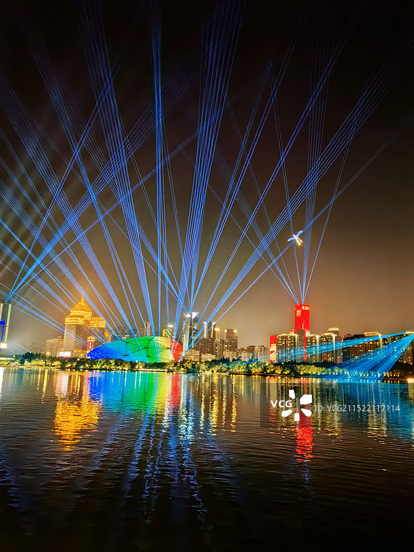 沈阳：凤凰在浑河上空飞舞图片素材