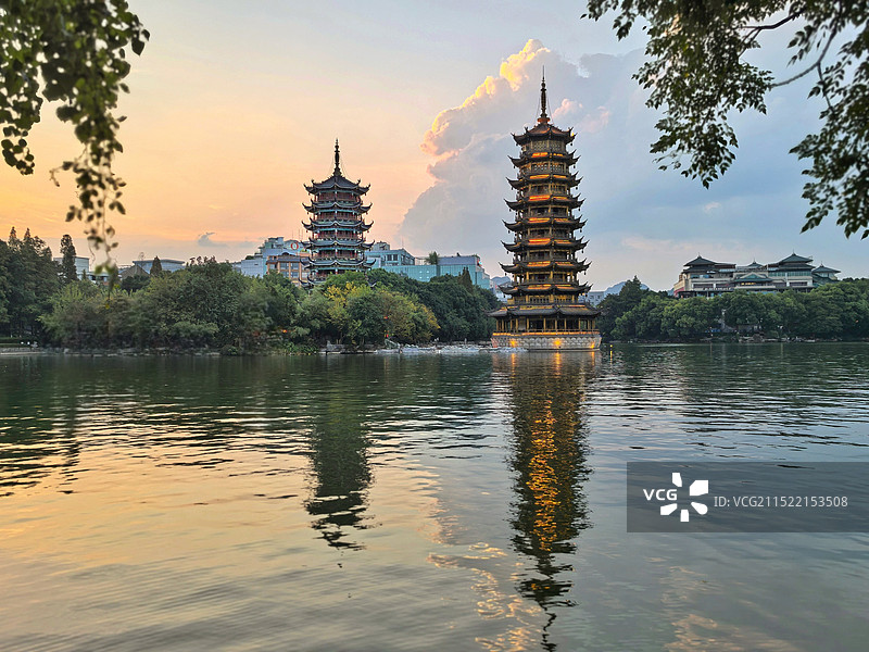 桂林日月双塔图片素材