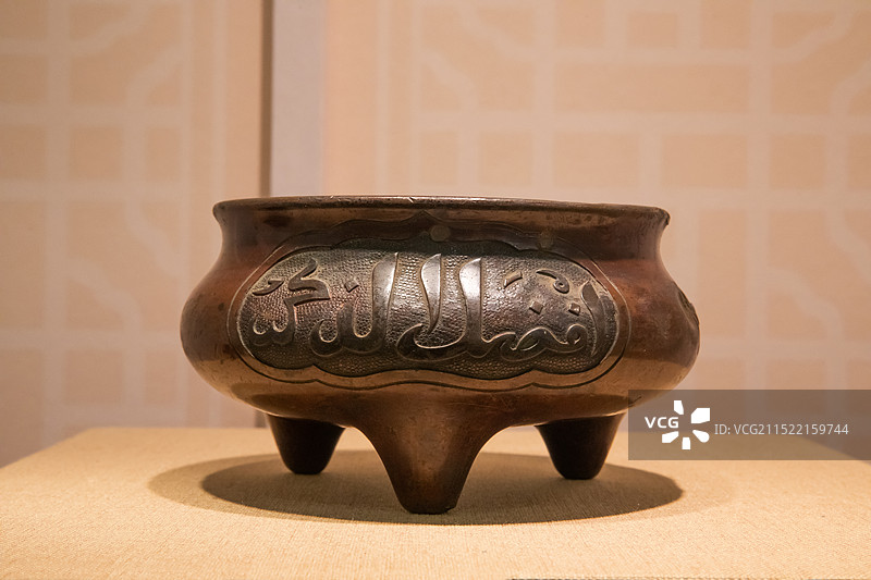 北京大运河博物馆铜波斯纹三足炉清代图片素材