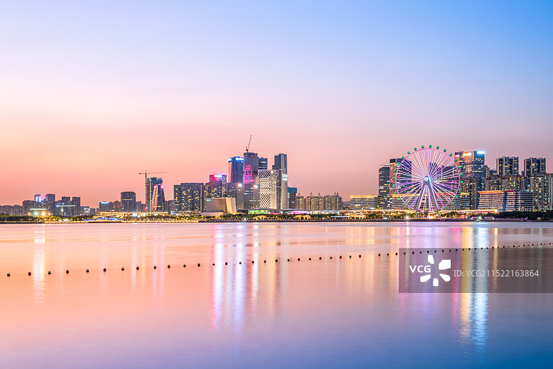 深圳前海滨海文化公园黄昏华灯初上景观图片素材