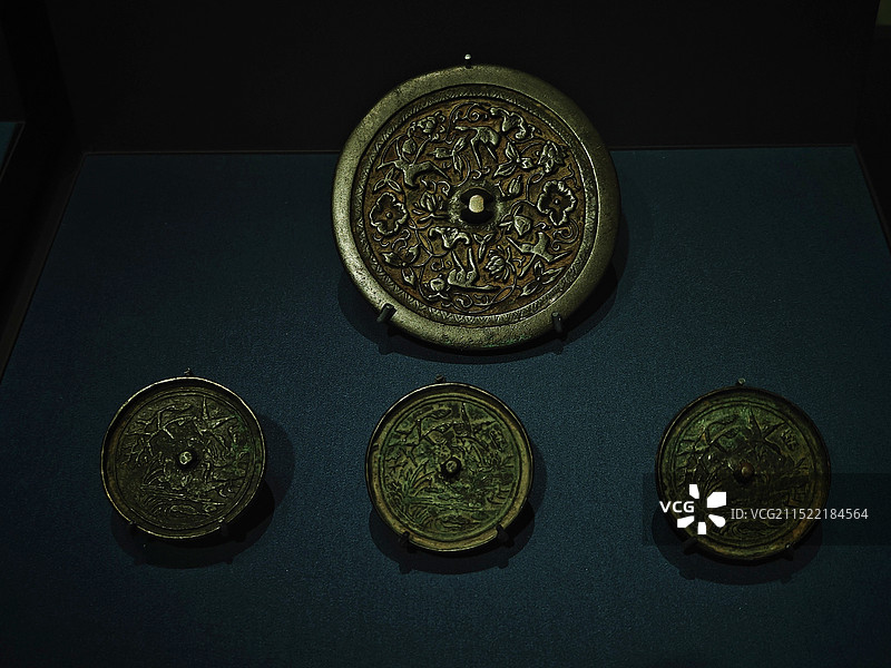首都博物馆 元代 芦雁纹铜镜图片素材