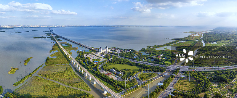 滆湖与沪武高速南沿江铁路图片素材