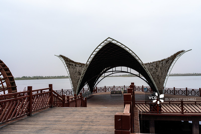 新疆喀什达瓦昆沙漠旅游风景区游船码头图片素材