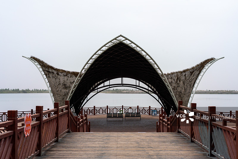 新疆喀什达瓦昆沙漠旅游风景区游船码头图片素材