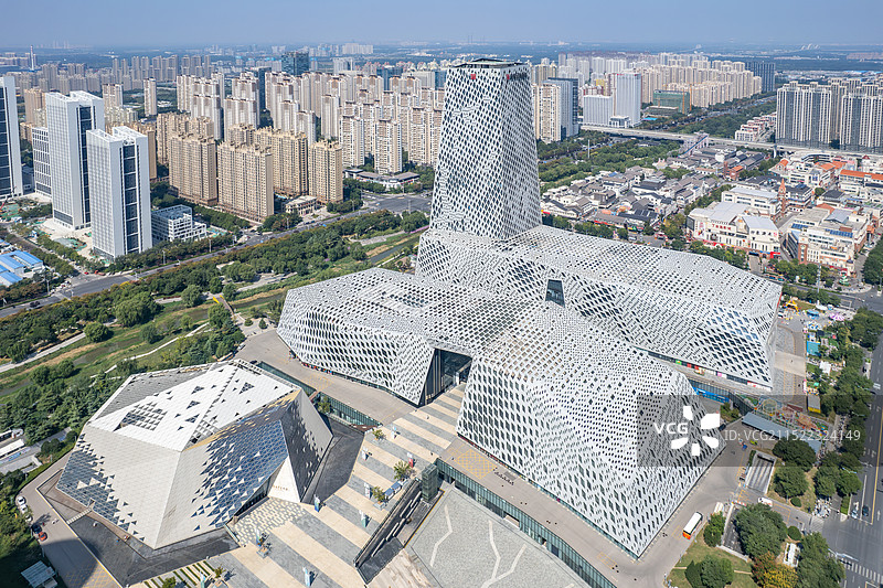 山东省济南市三馆生活广场——济南市图书馆、美术馆、群众艺术馆图片素材