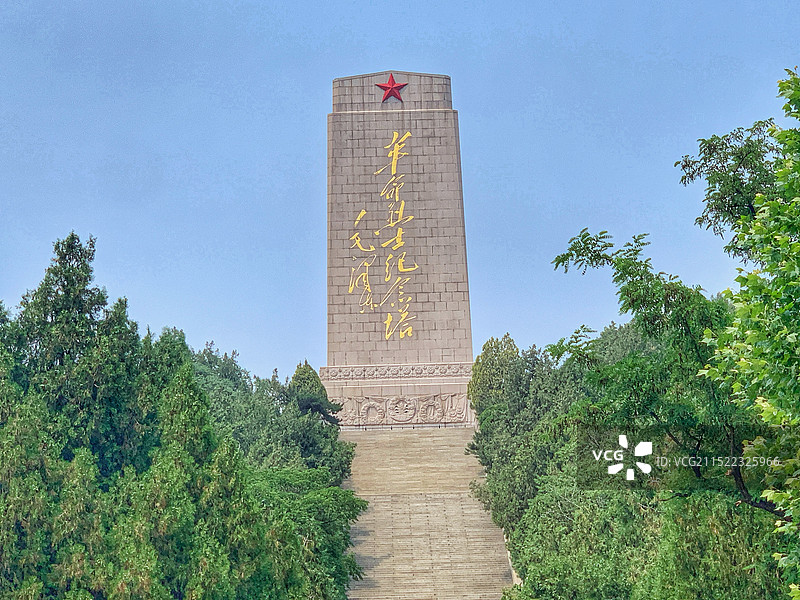 革命烈士纪念塔         摄于济南市英雄山风景区。图片素材