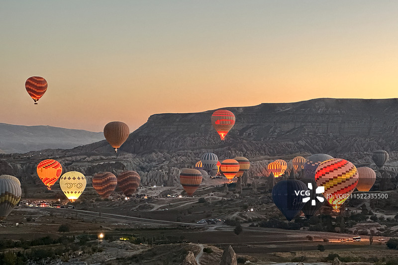 土耳其热气球黄昏时分图片素材