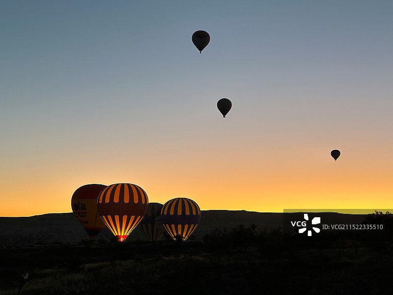 土耳其热气球黄昏时分图片素材