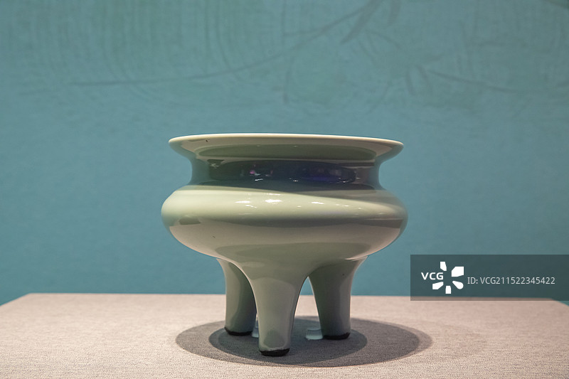 北京大运河博物馆青釉三足鬲式炉清雍正图片素材