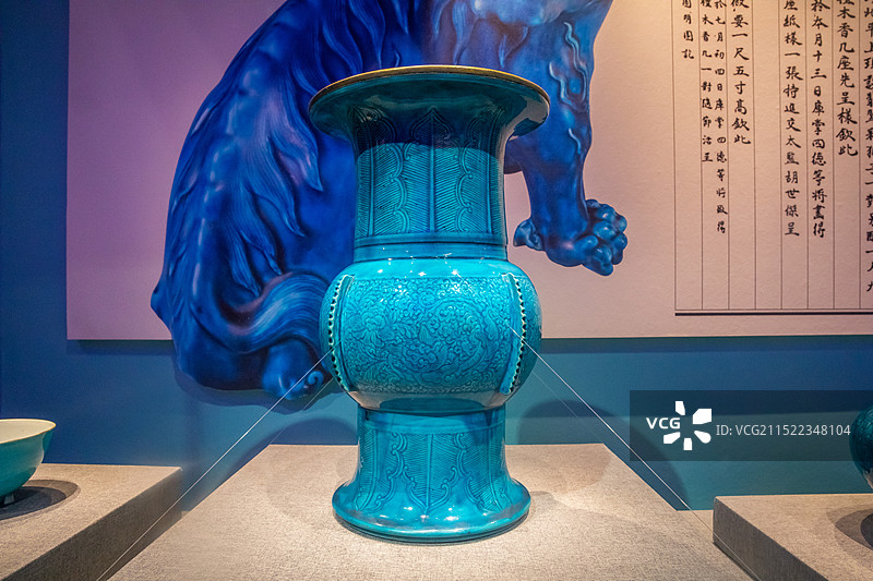 北京大运河博物馆孔雀绿釉出戟花觚清康熙图片素材