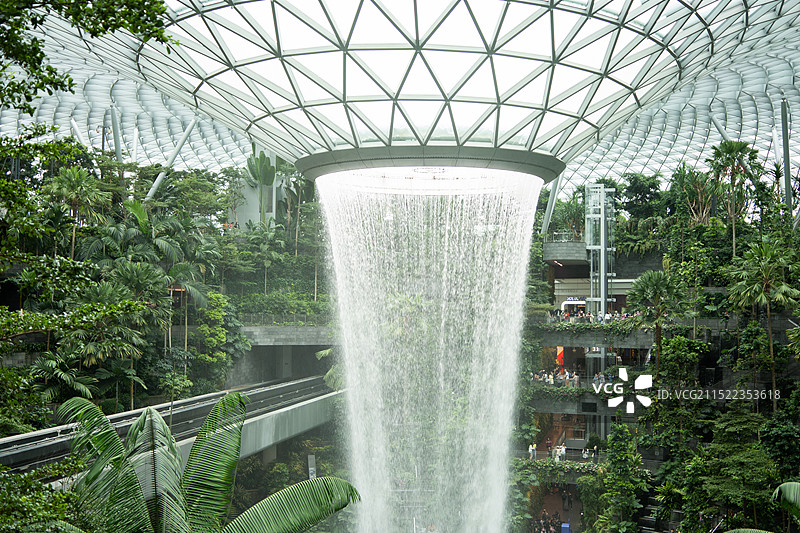 新加坡樟宜机场瀑布4图片素材