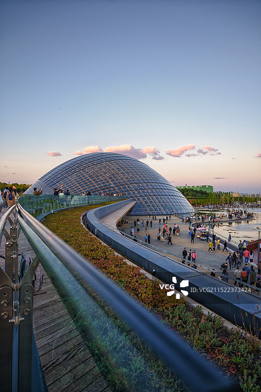 日落辉光下的太原植物园风景图片素材