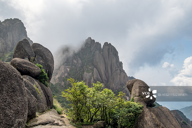 云涌黄山莲花峰图片素材