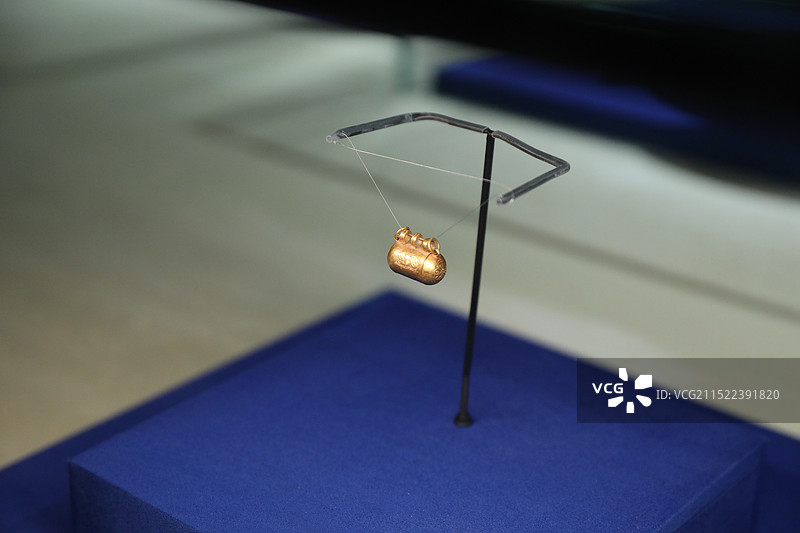 上海博物馆，古波斯的荣耀 伊朗文物精华展：金祝福盒吊坠—马赞达兰省，伊利汗国，公元14世纪图片素材