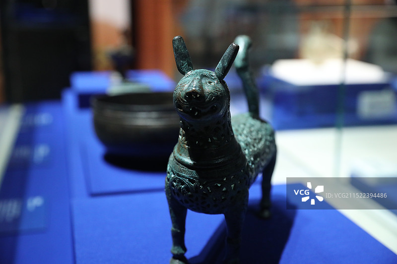 上海博物馆，古波斯的荣耀 伊朗文物精华展：动物青铜香炉 塞尔柱王朝，吉兰省，图片素材
