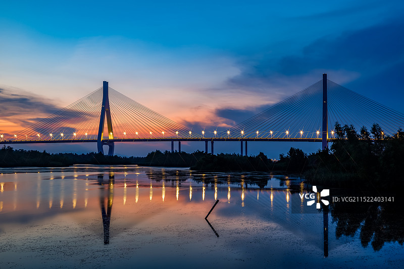 夜幕下的洪鹤大桥图片素材