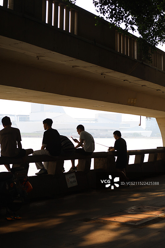 江边钓鱼人多个标题图片素材