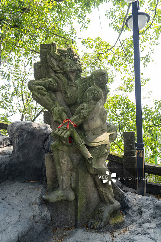 重庆丰都鬼城千眼鬼雕塑图片素材