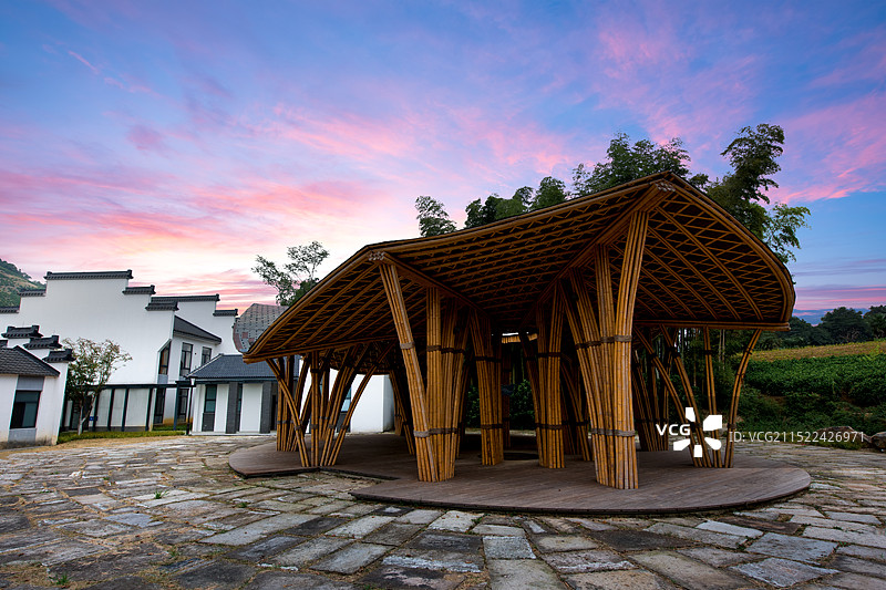 竹结构的户外凉亭图片素材