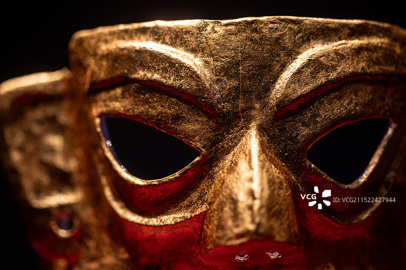 金面具，商代晚期，三星堆遗址三号坑出土，四川省文物考古研究院藏图片素材