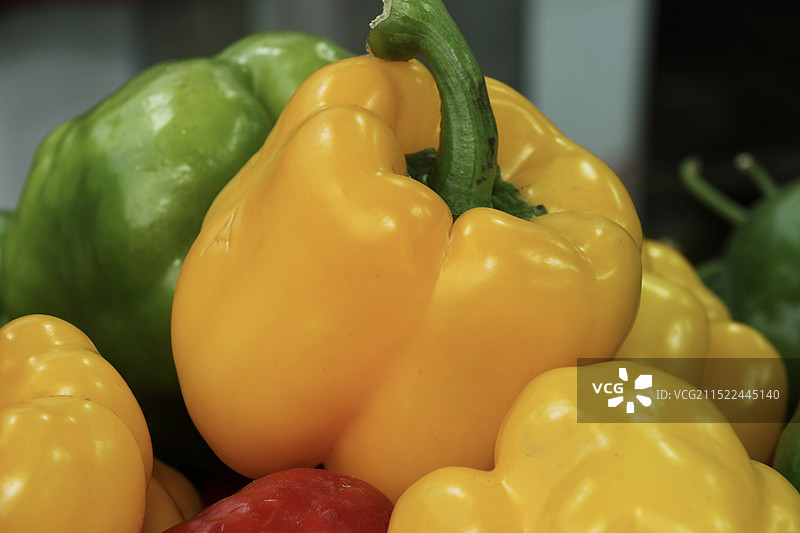 市场上的灯笼椒图片素材