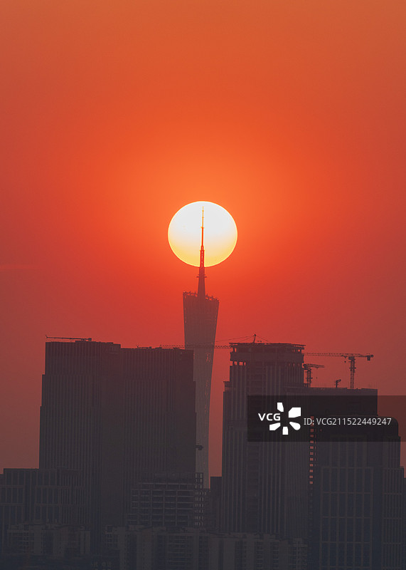 广州塔悬日图片素材