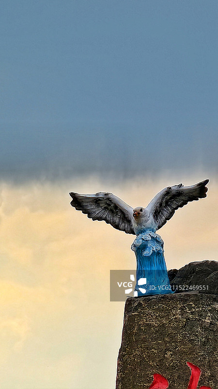 暴风雨中的精灵图片素材