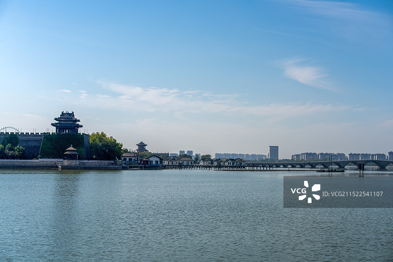聊城东昌湖城市天际线特写图片素材