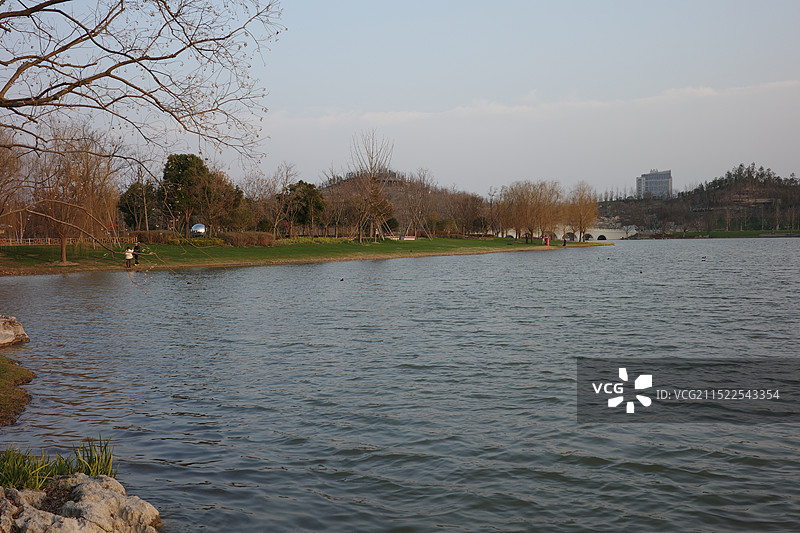冬季二月份上海世博文化公园中心湖景色图片素材