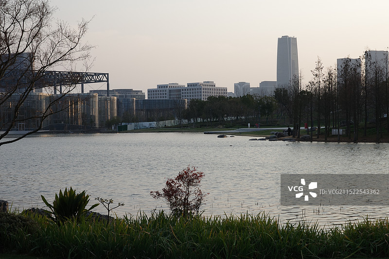 冬季二月份上海世博文化公园中心湖景色图片素材