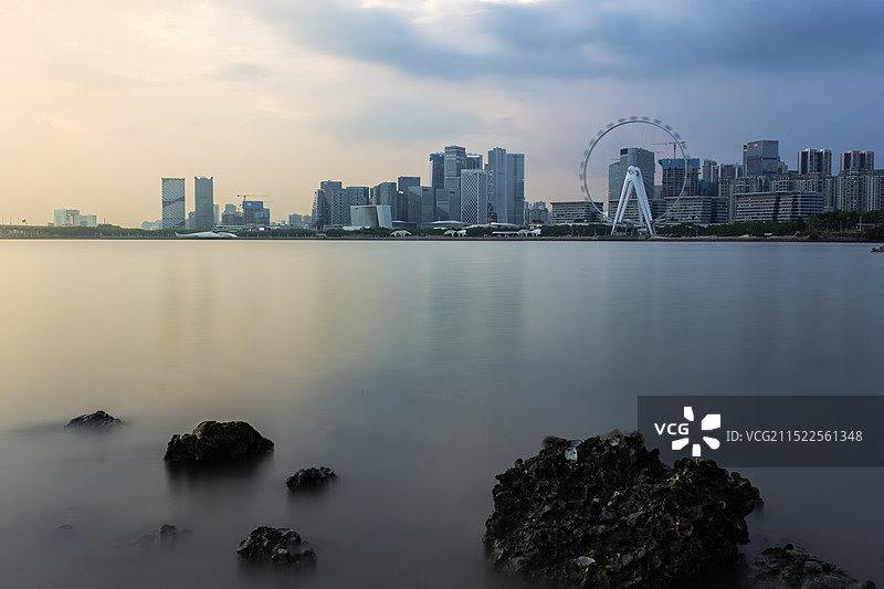 夕阳下的前海湾公园图片素材