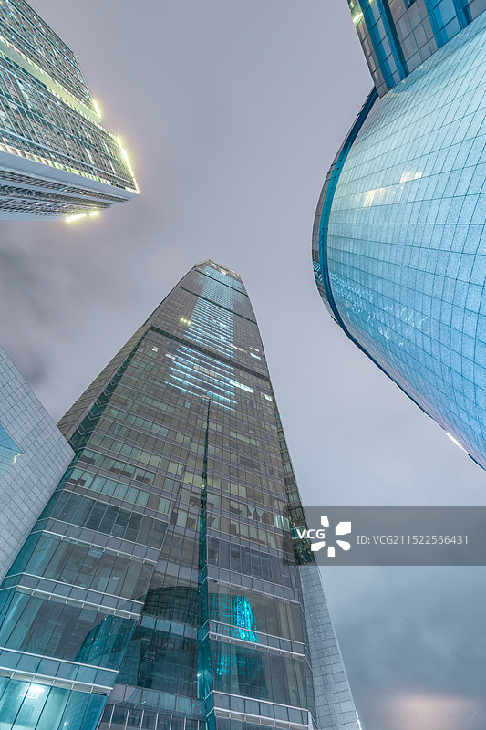 仰拍摩天大楼-柳州地王国际财富中心图片素材