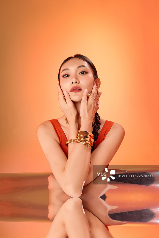 漂亮的亚洲女人妆面肖像图片素材