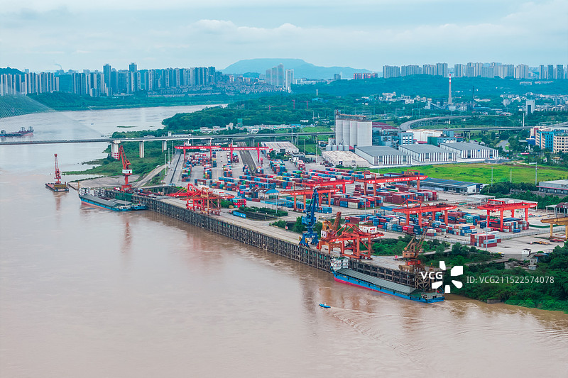 四川泸州市泸州港国际集装箱码头航拍景观图片素材