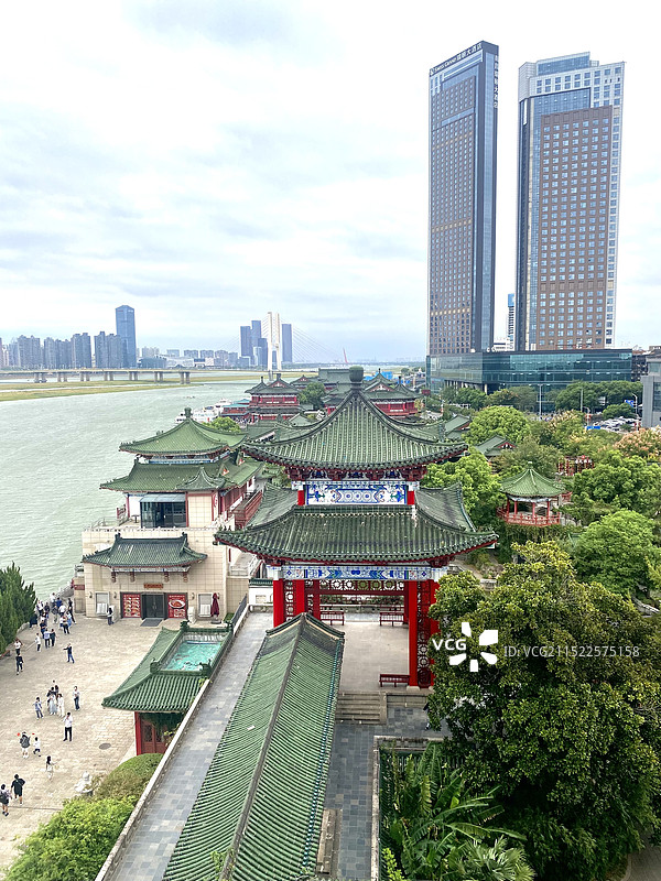 站在滕王阁上俯瞰图片素材