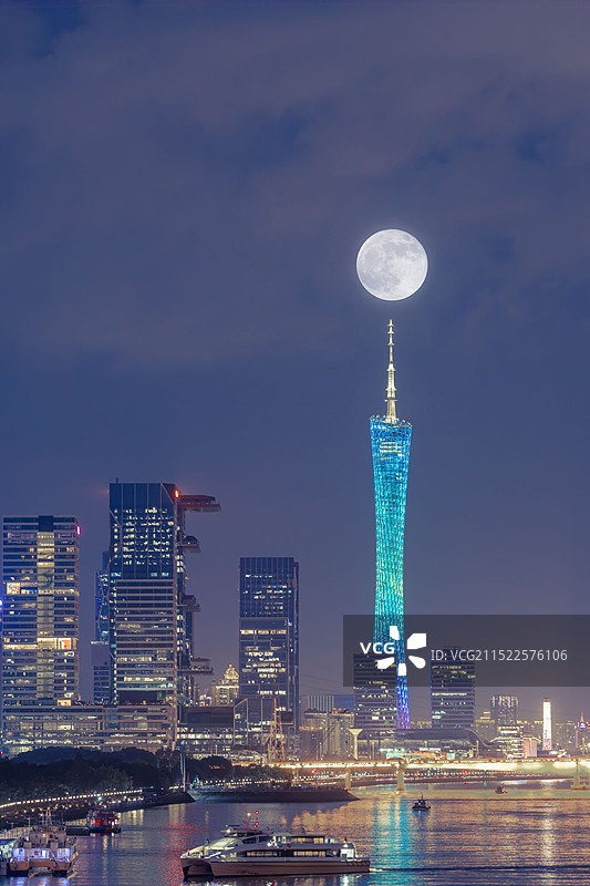 中秋超级月亮下的广州塔珠江夜景图片素材