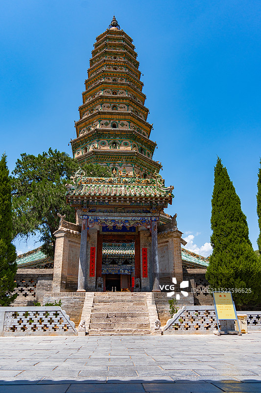山西临汾广胜寺飞虹琉璃塔仰视视角，亚洲中国历史古迹图片素材
