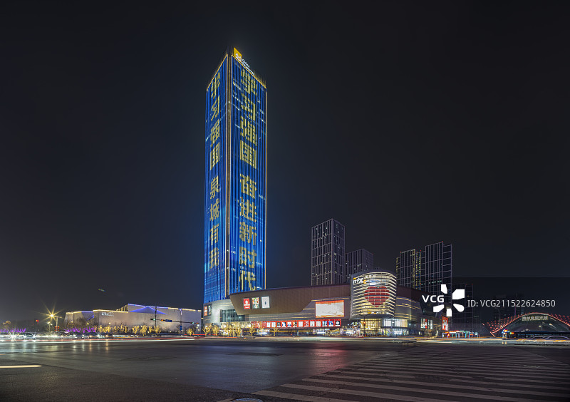 山东济南历下区华润中心·万象城夜景图片素材