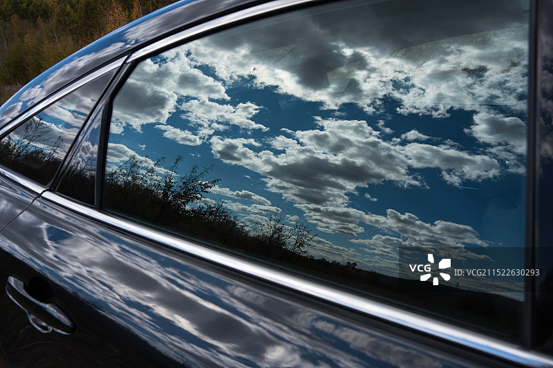 汽车车窗天空倒影图片素材