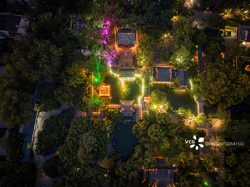 山东济南趵突泉航拍公园夜景灯光图片素材