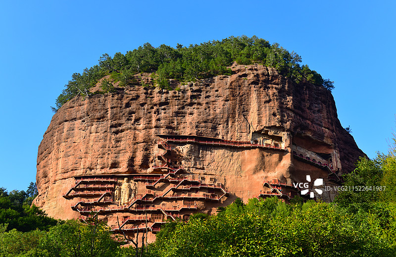 甘肃省天水市麦积区麦积山石窟图片素材