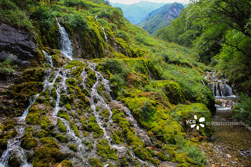 互助北山扎龙沟药王泉：据说泉水具有舒肝明目，清火治邪等功用。附近人们常提泉水烧水喝茶做饭，以养生。图片素材